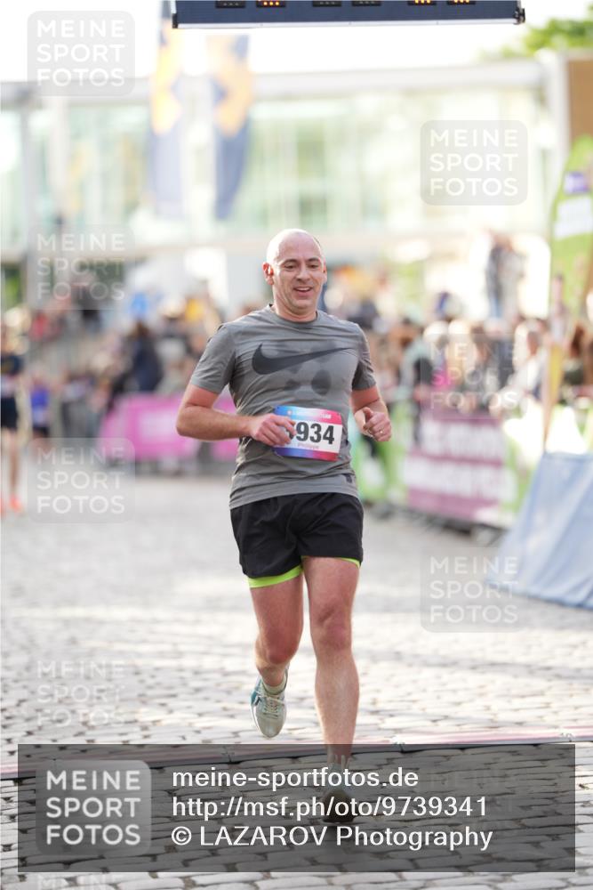 12.06.2026 - Holstenköstenlauf LAZAROV Photography http://msf.ph/oto/9739341 12.06.2026 19:47:34 Laufen 3889, 3934, 3935, 4527, 4732 meine-sportfotos.de