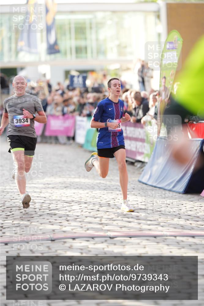 12.06.2026 - Holstenköstenlauf LAZAROV Photography http://msf.ph/oto/9739343 12.06.2026 19:47:33 Laufen 3889, 3934, 3935, 4176, 4527, 4732 meine-sportfotos.de