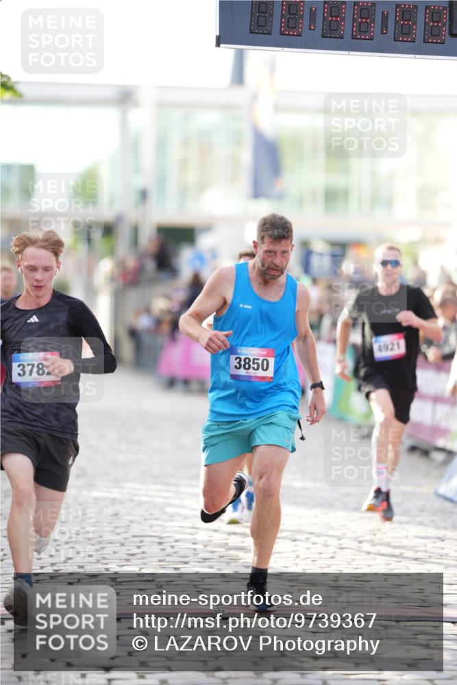 12.06.2026 - Holstenköstenlauf LAZAROV Photography http://msf.ph/oto/9739367 12.06.2026 19:46:59 Laufen 3103, 3490, 3782, 3850, 4115, 4175, 4528, 4921 meine-sportfotos.de