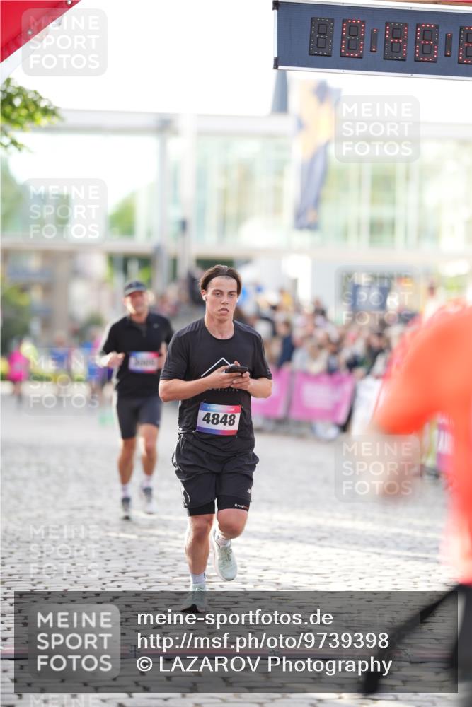 12.06.2026 - Holstenköstenlauf LAZAROV Photography http://msf.ph/oto/9739398 12.06.2026 19:46:21 Laufen 3005, 3823, 4574, 4675, 4848 meine-sportfotos.de