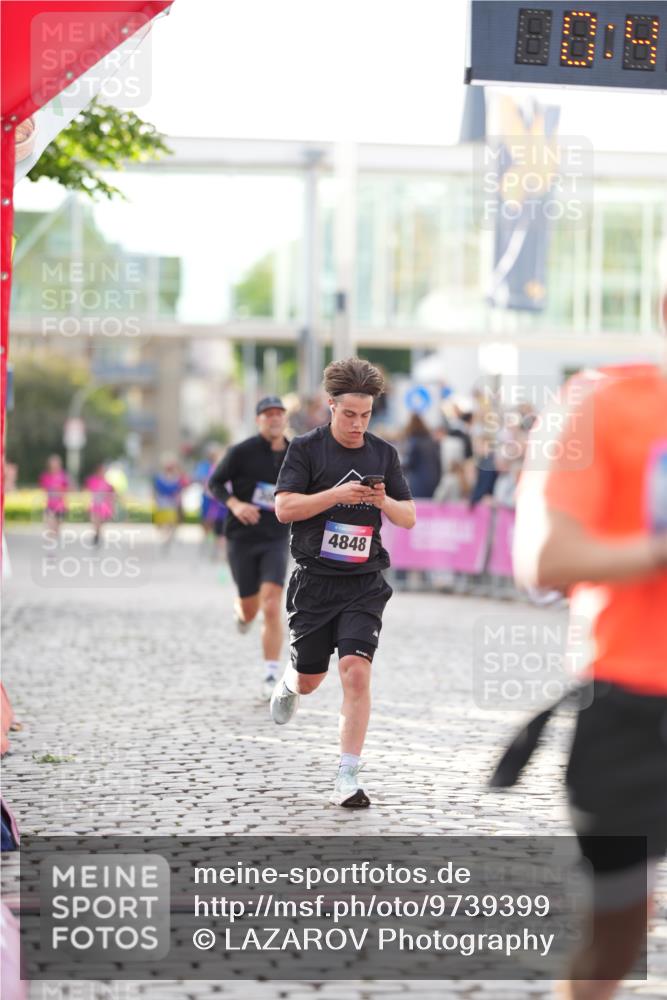 12.06.2026 - Holstenköstenlauf LAZAROV Photography http://msf.ph/oto/9739399 12.06.2026 19:46:20 Laufen 3005, 3823, 4574, 4675, 4848 meine-sportfotos.de