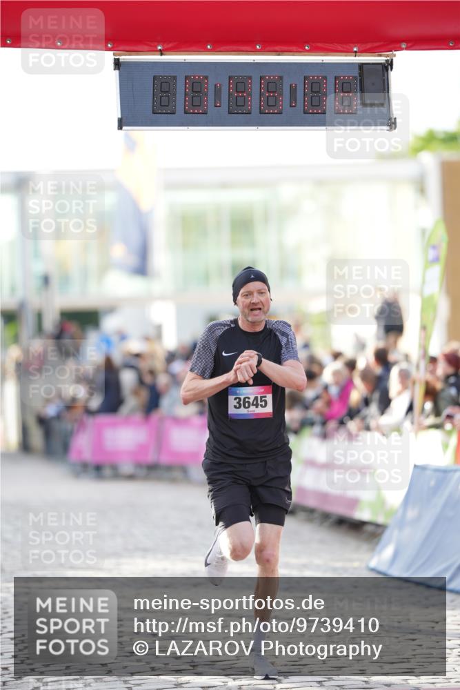 12.06.2026 - Holstenköstenlauf LAZAROV Photography http://msf.ph/oto/9739410 12.06.2026 19:46:05 Laufen 3038, 3645 meine-sportfotos.de