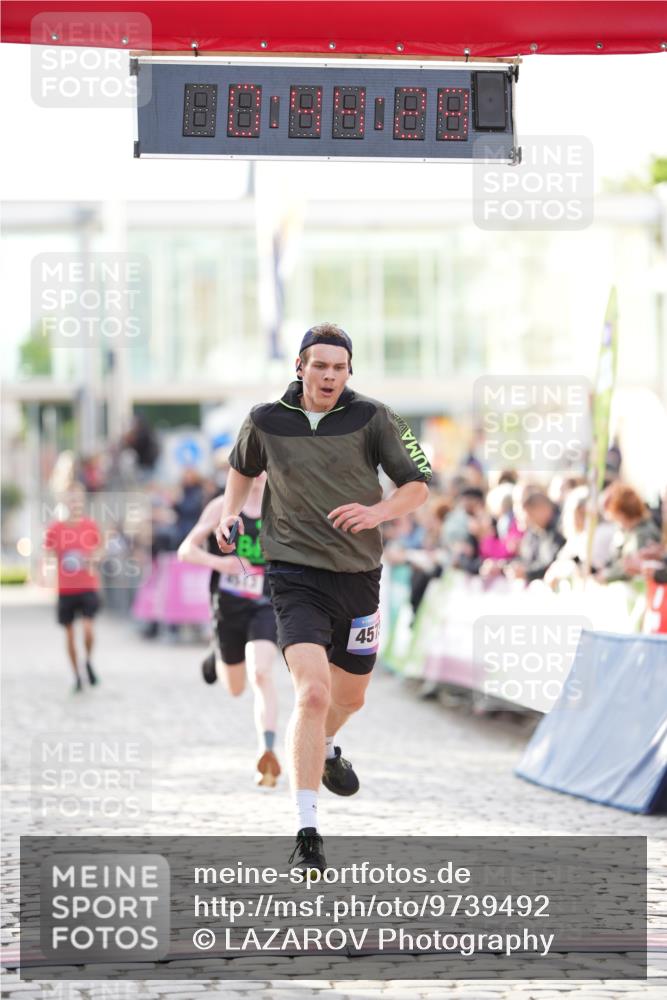 12.06.2026 - Holstenköstenlauf LAZAROV Photography http://msf.ph/oto/9739492 12.06.2026 19:44:29 Laufen 3159, 3380, 4513, 4573 meine-sportfotos.de