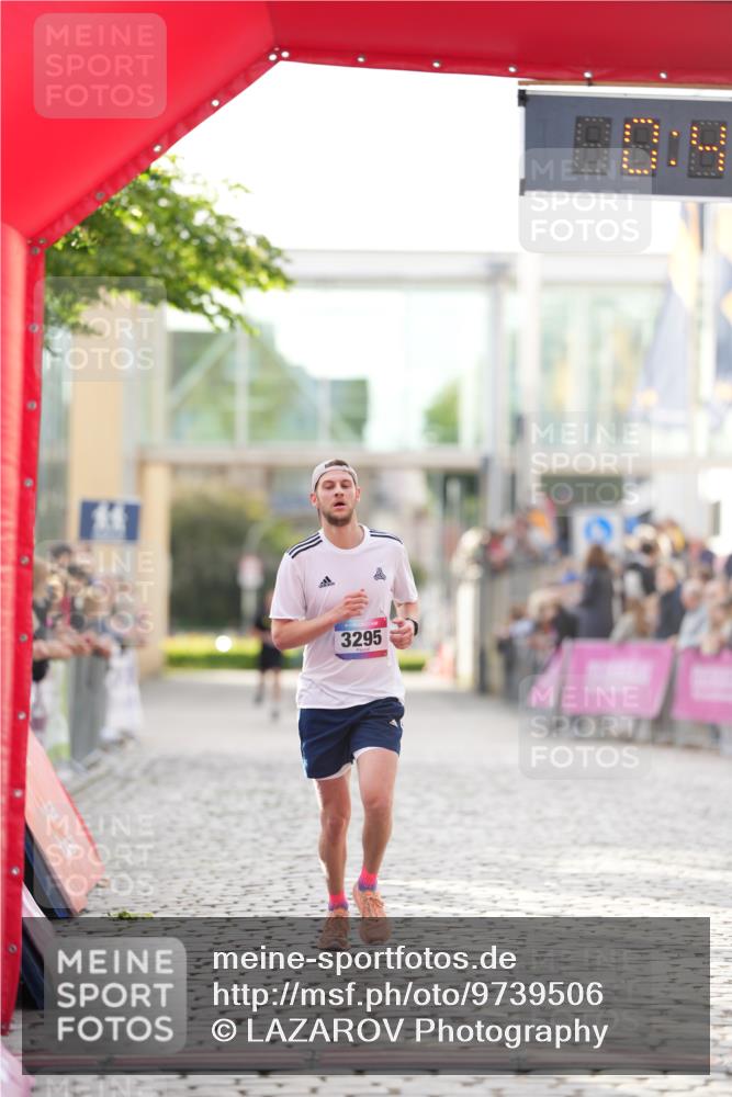 12.06.2026 - Holstenköstenlauf LAZAROV Photography http://msf.ph/oto/9739506 12.06.2026 19:44:07 Laufen 3295 meine-sportfotos.de