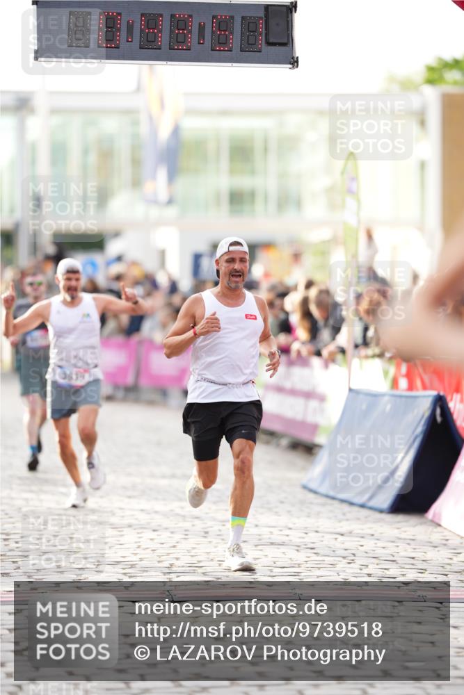 12.06.2026 - Holstenköstenlauf LAZAROV Photography http://msf.ph/oto/9739518 12.06.2026 19:43:51 Laufen 3272, 3599, 3639, 4434 meine-sportfotos.de