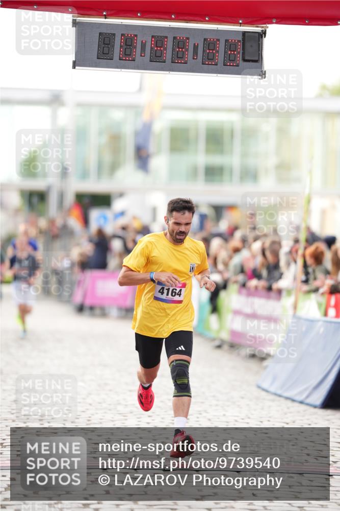 12.06.2026 - Holstenköstenlauf LAZAROV Photography http://msf.ph/oto/9739540 12.06.2026 19:43:32 Laufen 3015, 3640, 3737, 4164 meine-sportfotos.de