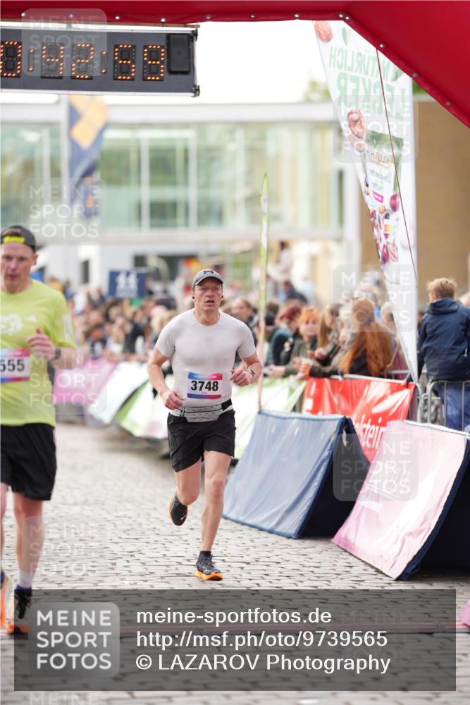 12.06.2026 - Holstenköstenlauf LAZAROV Photography http://msf.ph/oto/9739565 12.06.2026 19:42:59 Laufen 3046, 3420, 3555, 3748 meine-sportfotos.de