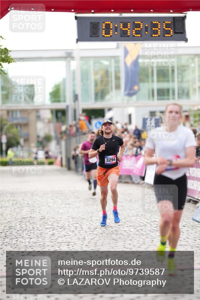 12.06.2026 - Holstenköstenlauf LAZAROV Photography http://msf.ph/oto/9739587 12.06.2026 19:42:35 Laufen 3210, 3294 meine-sportfotos.de