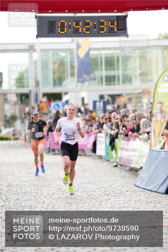 12.06.2026 - Holstenköstenlauf LAZAROV Photography http://msf.ph/oto/9739590 12.06.2026 19:42:33 Laufen 3210, 3294 meine-sportfotos.de