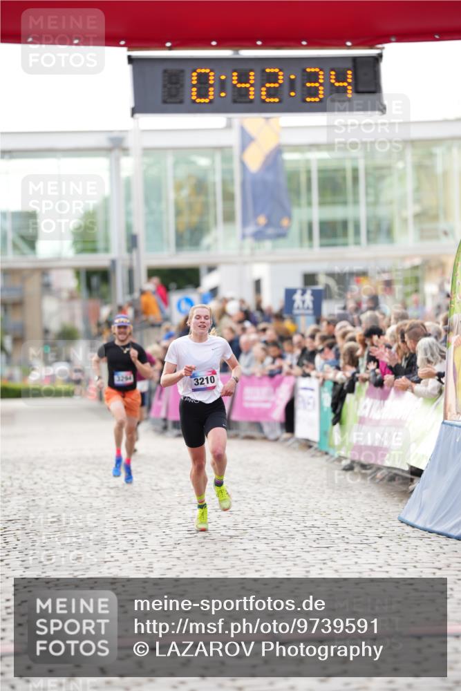 12.06.2026 - Holstenköstenlauf LAZAROV Photography http://msf.ph/oto/9739591 12.06.2026 19:42:33 Laufen 3210, 3294 meine-sportfotos.de