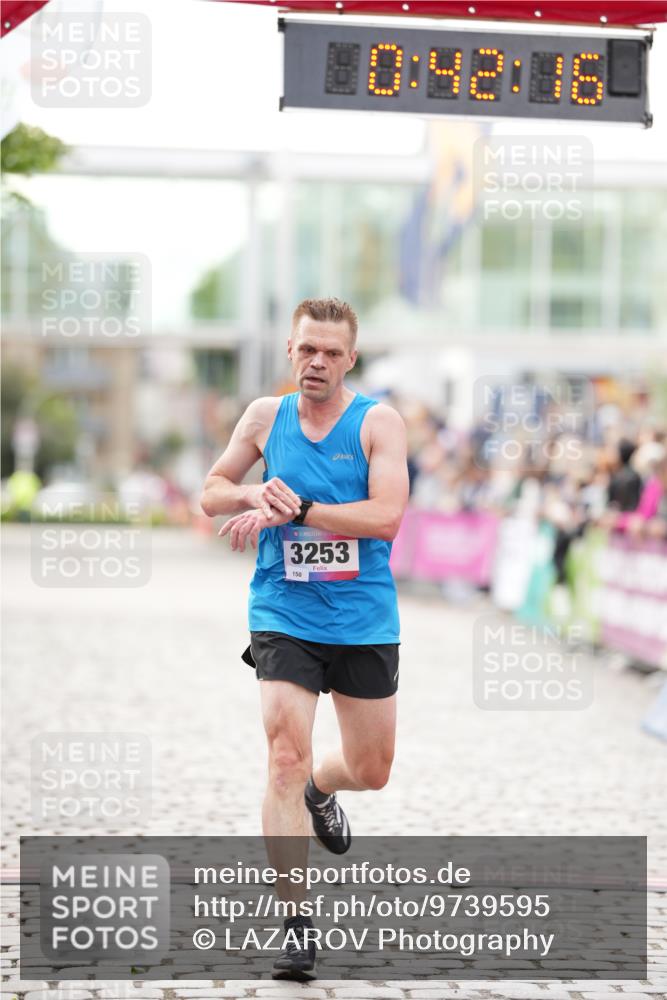 12.06.2026 - Holstenköstenlauf LAZAROV Photography http://msf.ph/oto/9739595 12.06.2026 19:42:15 Laufen 3253, 4932 meine-sportfotos.de
