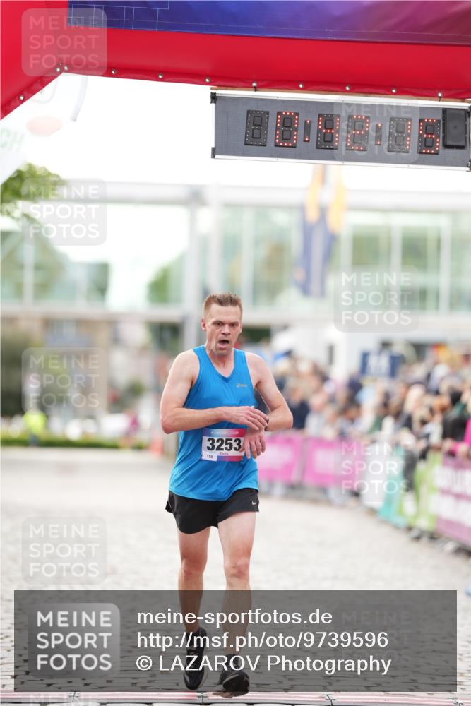 12.06.2026 - Holstenköstenlauf LAZAROV Photography http://msf.ph/oto/9739596 12.06.2026 19:42:14 Laufen 3253, 4932 meine-sportfotos.de