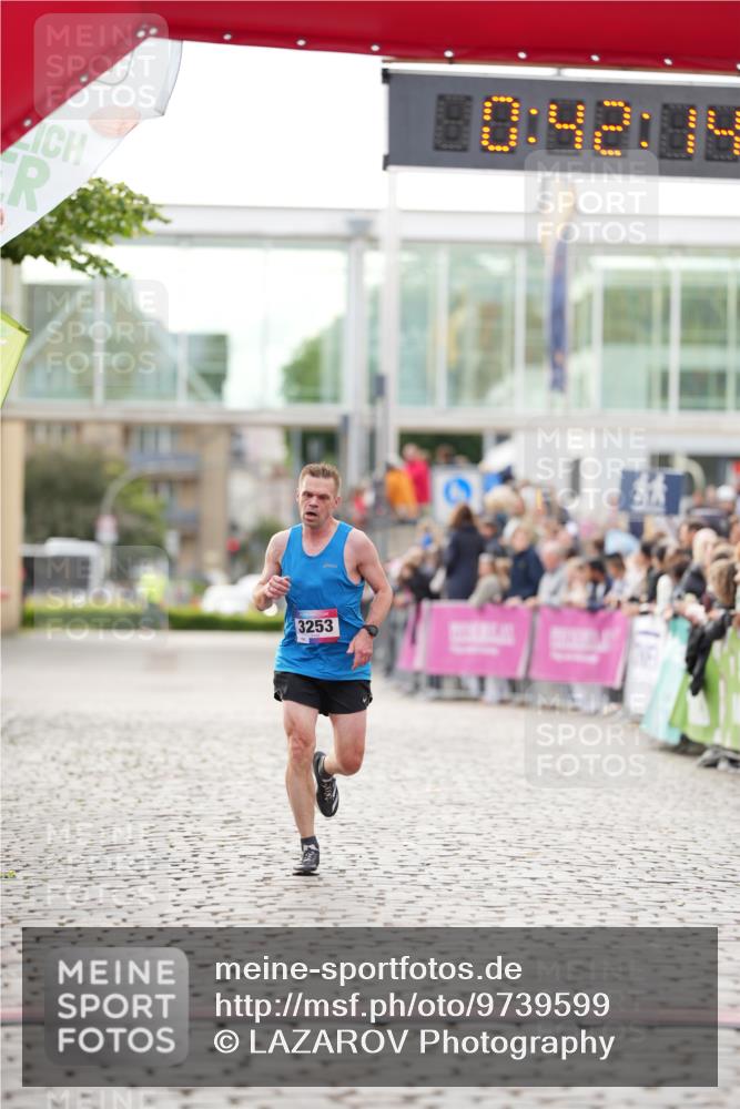 12.06.2026 - Holstenköstenlauf LAZAROV Photography http://msf.ph/oto/9739599 12.06.2026 19:42:13 Laufen 3253, 4932 meine-sportfotos.de