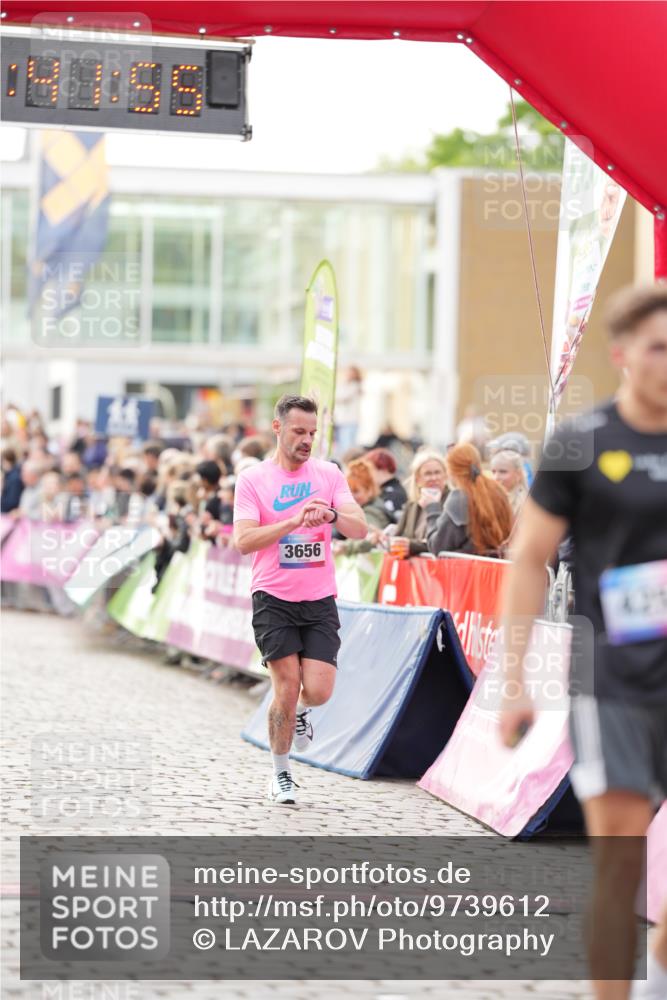 12.06.2026 - Holstenköstenlauf LAZAROV Photography http://msf.ph/oto/9739612 12.06.2026 19:41:55 Laufen 3656, 4251 meine-sportfotos.de