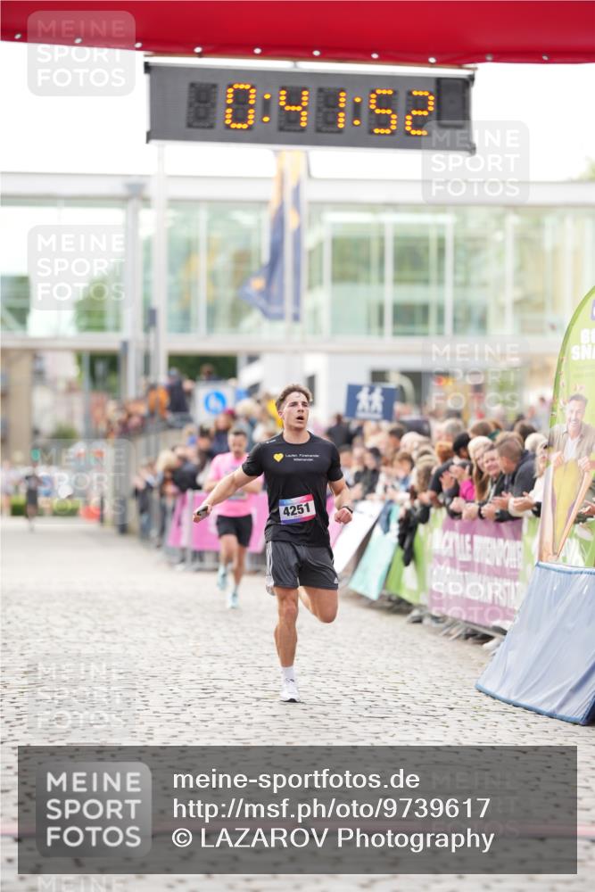 12.06.2026 - Holstenköstenlauf LAZAROV Photography http://msf.ph/oto/9739617 12.06.2026 19:41:51 Laufen 3656, 4251 meine-sportfotos.de