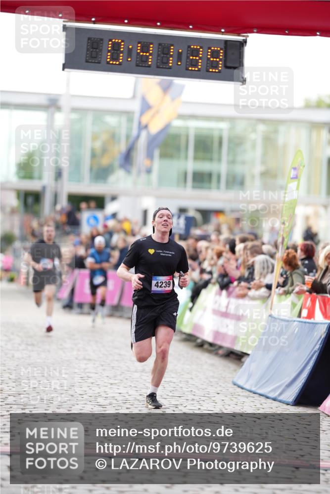 12.06.2026 - Holstenköstenlauf LAZAROV Photography http://msf.ph/oto/9739625 12.06.2026 19:41:38 Laufen 4239, 4862 meine-sportfotos.de