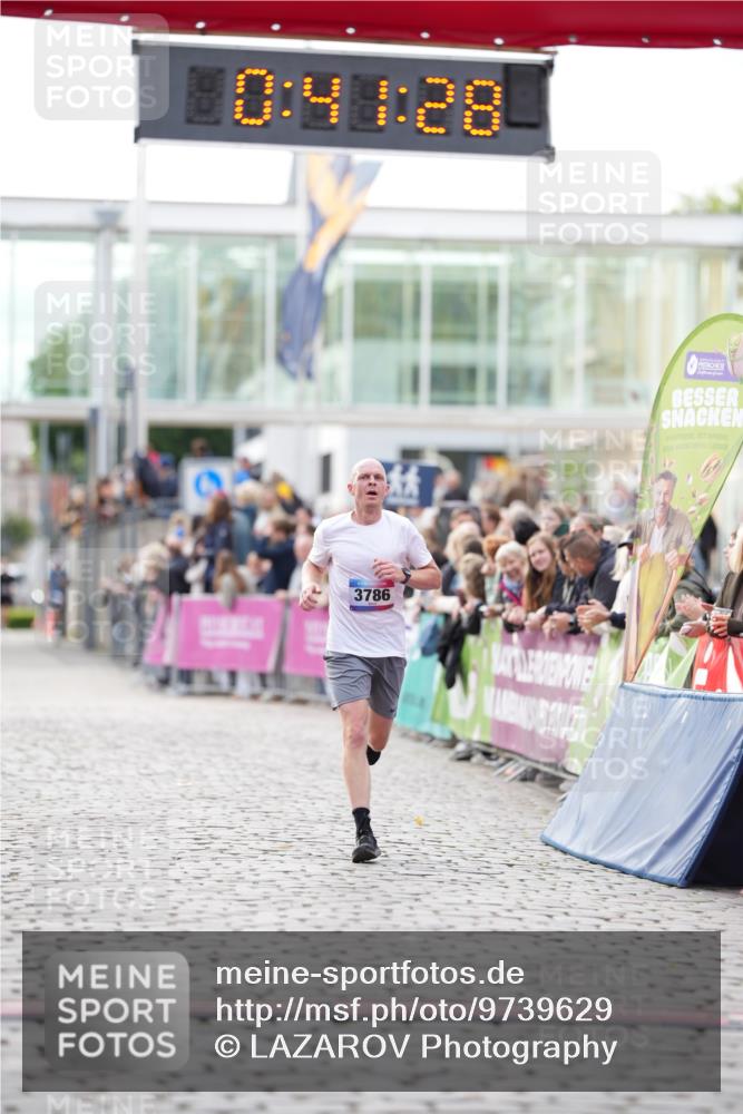 12.06.2026 - Holstenköstenlauf LAZAROV Photography http://msf.ph/oto/9739629 12.06.2026 19:41:27 Laufen 3786 meine-sportfotos.de