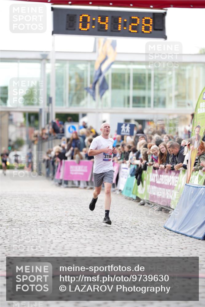 12.06.2026 - Holstenköstenlauf LAZAROV Photography http://msf.ph/oto/9739630 12.06.2026 19:41:27 Laufen 3786 meine-sportfotos.de