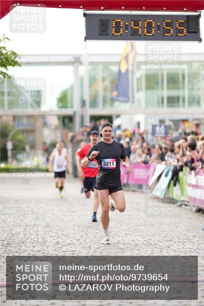 12.06.2026 - Holstenköstenlauf LAZAROV Photography http://msf.ph/oto/9739654 12.06.2026 19:40:54 Laufen 3211, 3761, 4432, 4441 meine-sportfotos.de