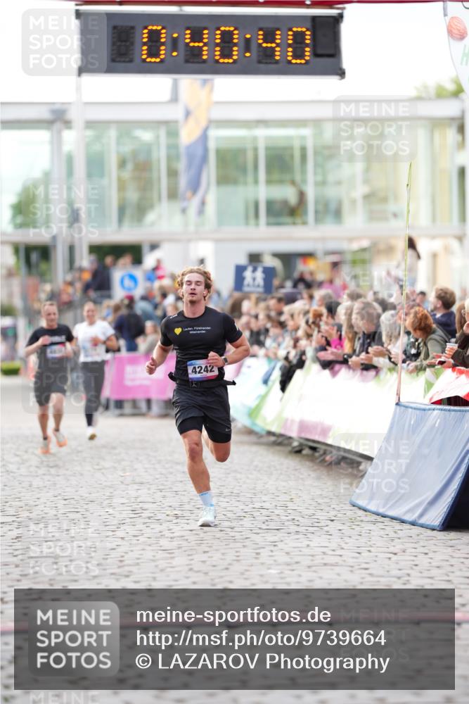 12.06.2026 - Holstenköstenlauf LAZAROV Photography http://msf.ph/oto/9739664 12.06.2026 19:40:39 Laufen 3219, 4174, 4242, 4830 meine-sportfotos.de