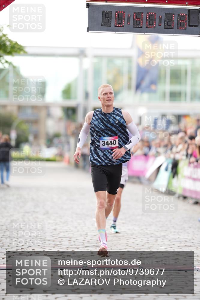 12.06.2026 - Holstenköstenlauf LAZAROV Photography http://msf.ph/oto/9739677 12.06.2026 19:40:12 Laufen 3271, 3440 meine-sportfotos.de