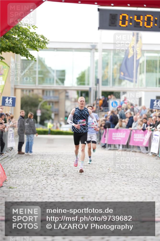 12.06.2026 - Holstenköstenlauf LAZAROV Photography http://msf.ph/oto/9739682 12.06.2026 19:40:09 Laufen 3271, 3433, 3440 meine-sportfotos.de