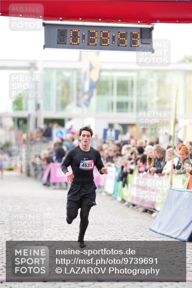 12.06.2026 - Holstenköstenlauf LAZAROV Photography http://msf.ph/oto/9739691 12.06.2026 19:39:52 Laufen 3700, 4531, 4640 meine-sportfotos.de