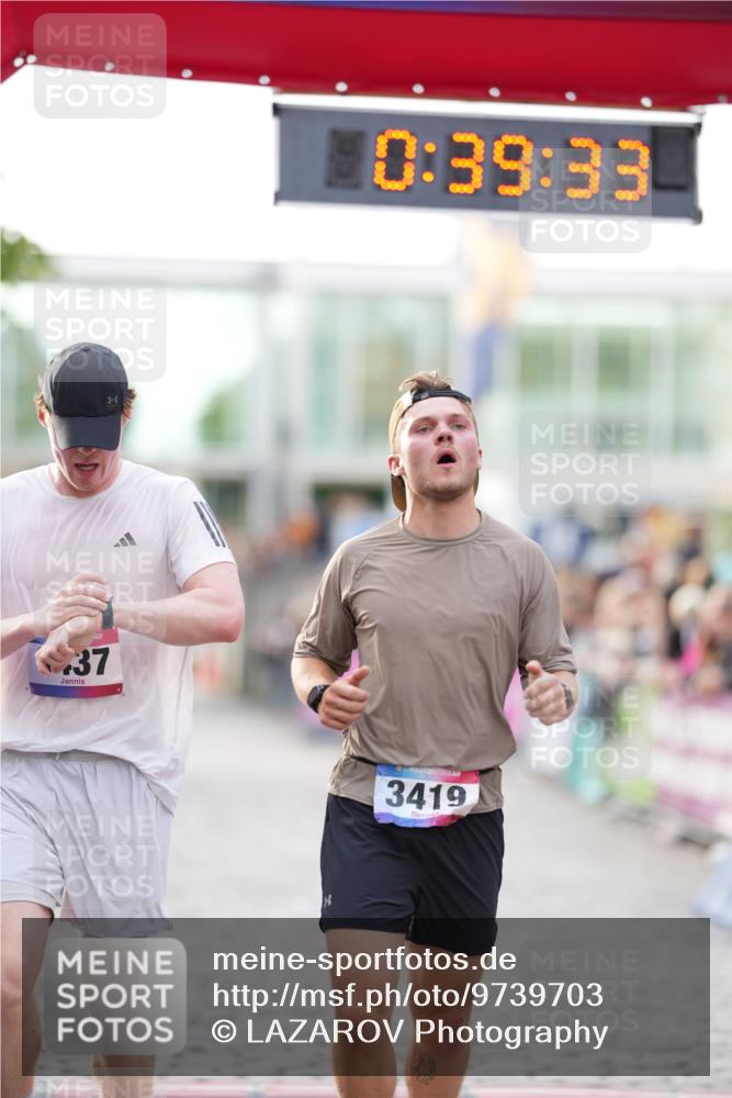 12.06.2026 - Holstenköstenlauf LAZAROV Photography http://msf.ph/oto/9739703 12.06.2026 19:39:32 Laufen 3419, 3437 meine-sportfotos.de