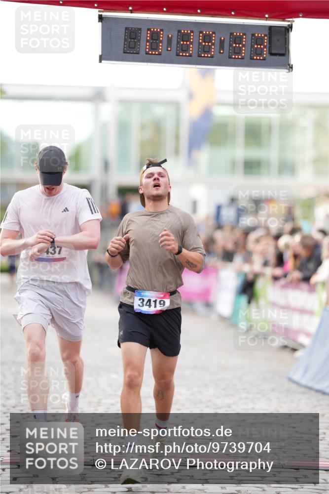 12.06.2026 - Holstenköstenlauf LAZAROV Photography http://msf.ph/oto/9739704 12.06.2026 19:39:32 Laufen 3419, 3437 meine-sportfotos.de