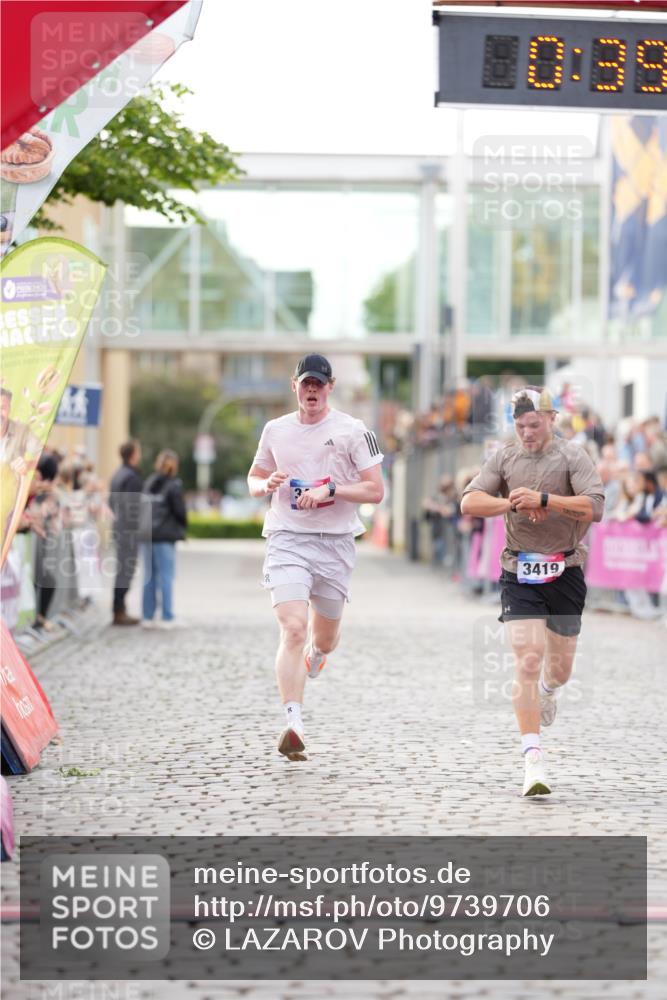12.06.2026 - Holstenköstenlauf LAZAROV Photography http://msf.ph/oto/9739706 12.06.2026 19:39:30 Laufen 3419, 3437 meine-sportfotos.de