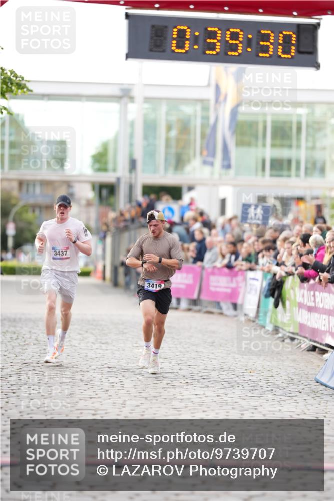12.06.2026 - Holstenköstenlauf LAZAROV Photography http://msf.ph/oto/9739707 12.06.2026 19:39:30 Laufen 3419, 3437 meine-sportfotos.de