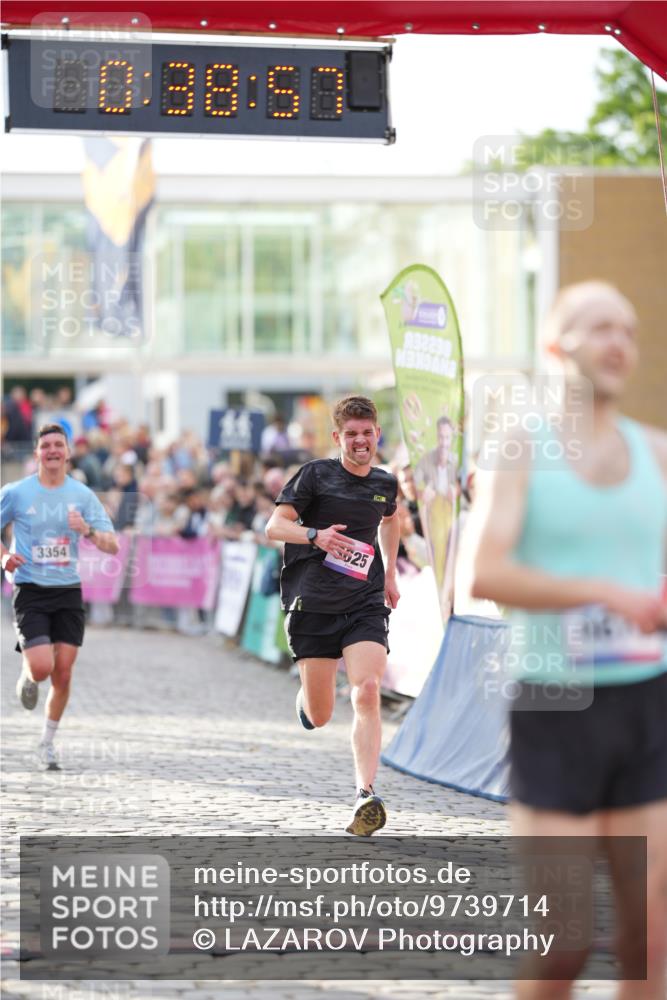 12.06.2026 - Holstenköstenlauf LAZAROV Photography http://msf.ph/oto/9739714 12.06.2026 19:38:56 Laufen 3354, 3625, 4678 meine-sportfotos.de