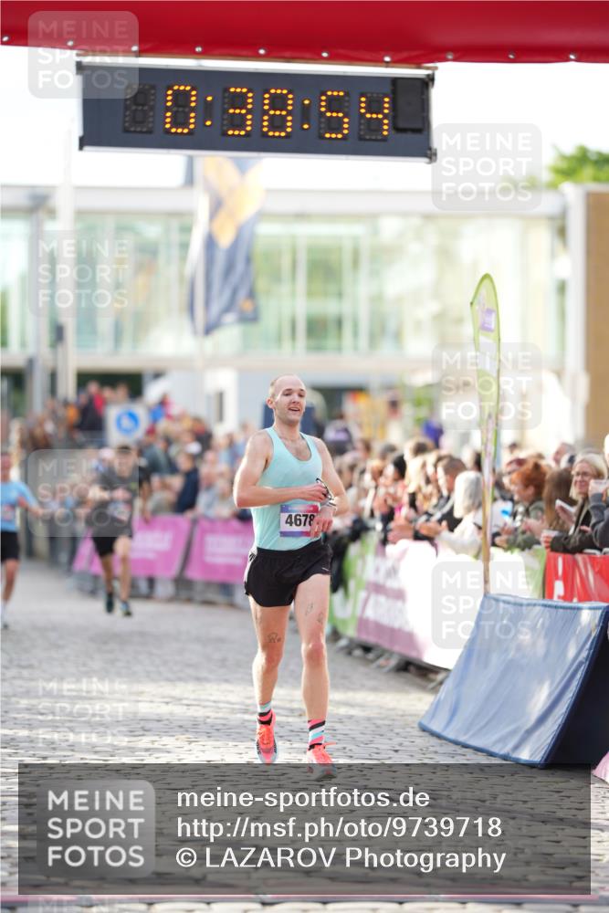 12.06.2026 - Holstenköstenlauf LAZAROV Photography http://msf.ph/oto/9739718 12.06.2026 19:38:53 Laufen 3354, 3625, 4678 meine-sportfotos.de