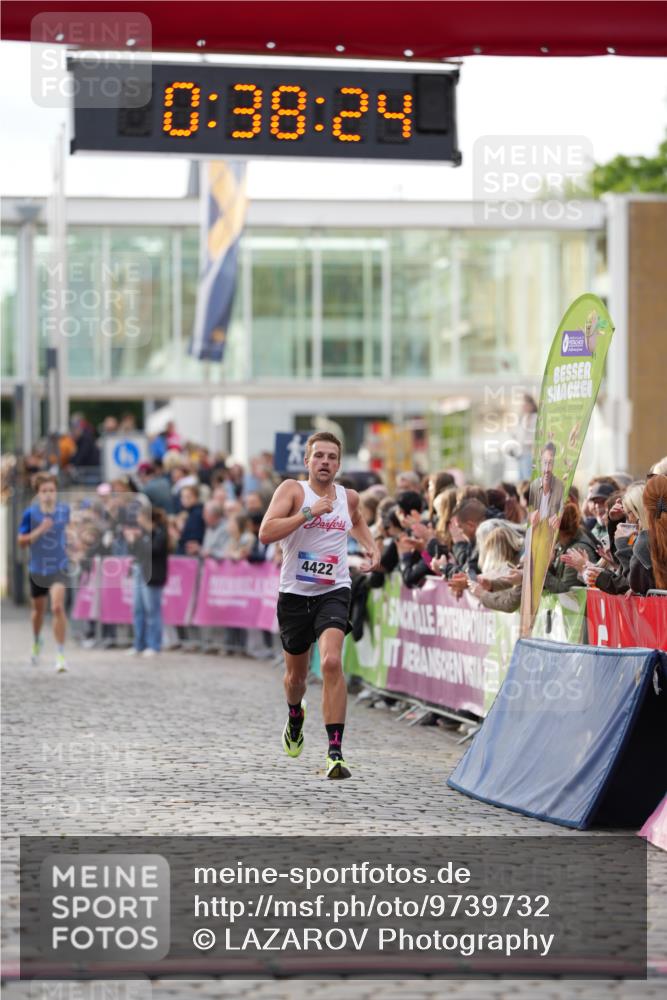 12.06.2026 - Holstenköstenlauf LAZAROV Photography http://msf.ph/oto/9739732 12.06.2026 19:38:23 Laufen 4422 meine-sportfotos.de