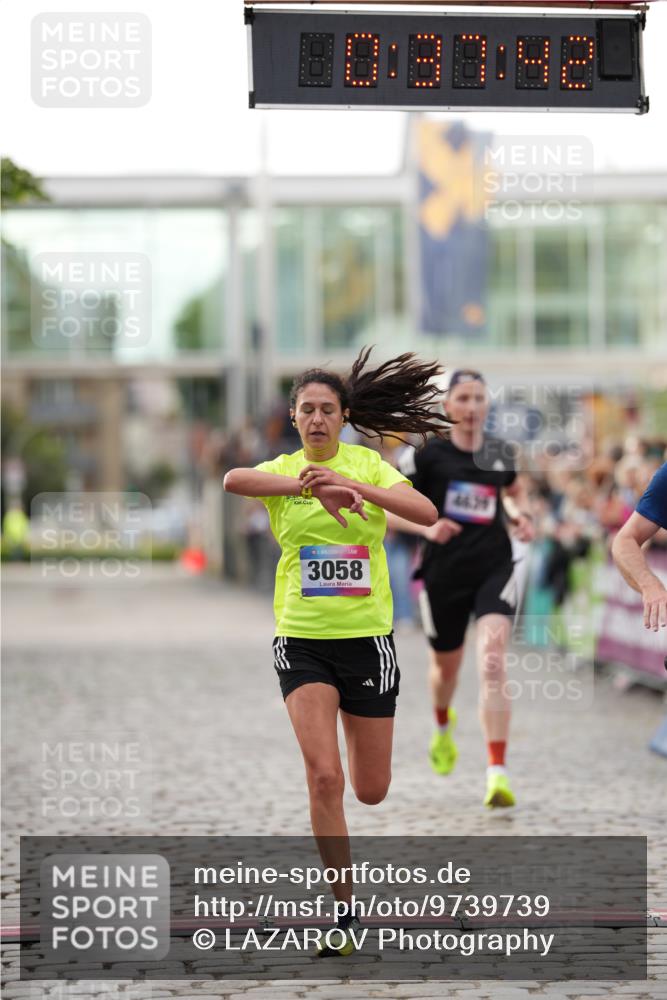 12.06.2026 - Holstenköstenlauf LAZAROV Photography http://msf.ph/oto/9739739 12.06.2026 19:37:41 Laufen 3058, 4639, 4816, 4819 meine-sportfotos.de