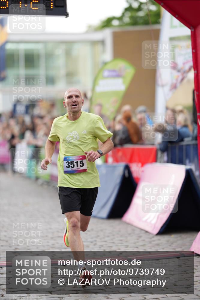 12.06.2026 - Holstenköstenlauf LAZAROV Photography http://msf.ph/oto/9739749 12.06.2026 19:37:26 Laufen 3304, 3515 meine-sportfotos.de