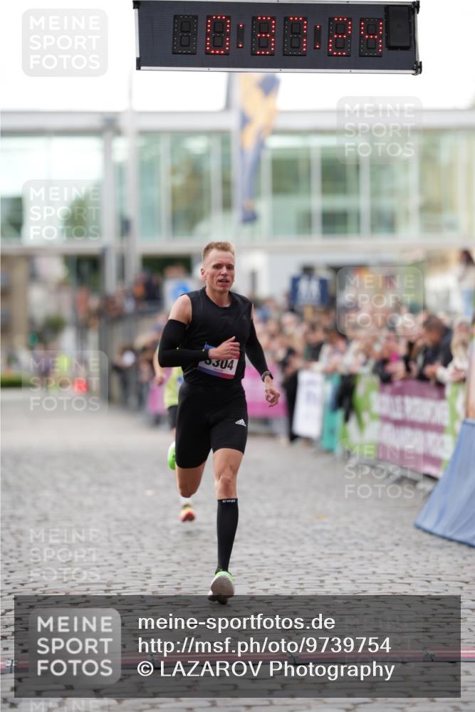 12.06.2026 - Holstenköstenlauf LAZAROV Photography http://msf.ph/oto/9739754 12.06.2026 19:37:24 Laufen 3304, 3515 meine-sportfotos.de