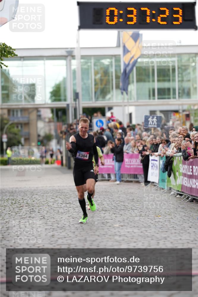 12.06.2026 - Holstenköstenlauf LAZAROV Photography http://msf.ph/oto/9739756 12.06.2026 19:37:23 Laufen 3304, 3515 meine-sportfotos.de