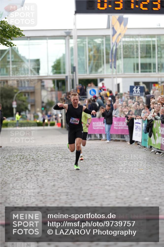 12.06.2026 - Holstenköstenlauf LAZAROV Photography http://msf.ph/oto/9739757 12.06.2026 19:37:22 Laufen 3304, 3515 meine-sportfotos.de