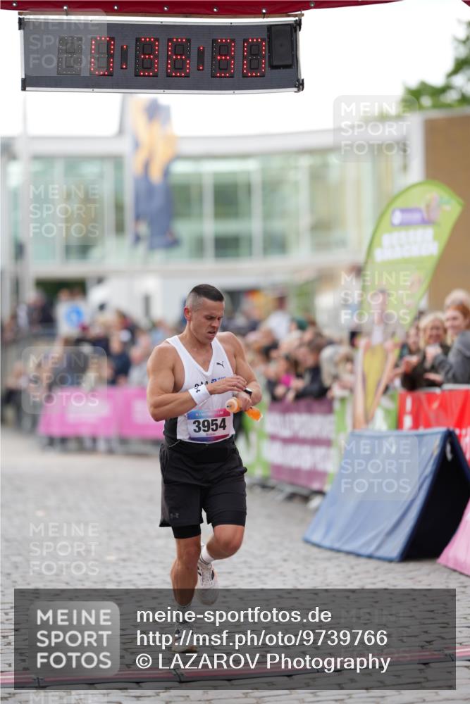 12.06.2026 - Holstenköstenlauf LAZAROV Photography http://msf.ph/oto/9739766 12.06.2026 19:36:29 Laufen 3954 meine-sportfotos.de