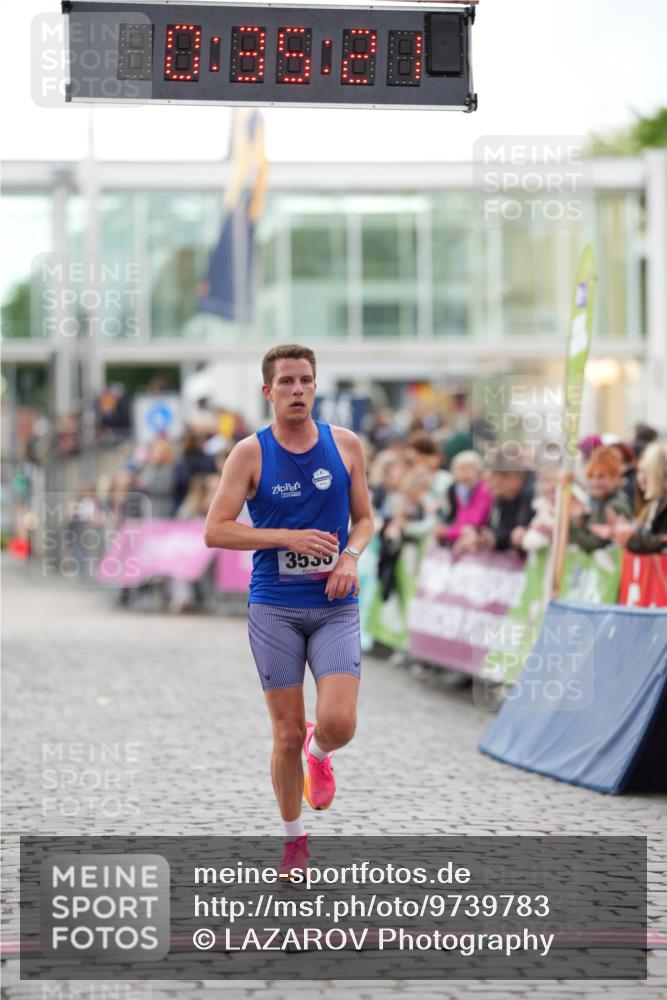 12.06.2026 - Holstenköstenlauf LAZAROV Photography http://msf.ph/oto/9739783 12.06.2026 19:35:20 Laufen 3536, 3633 meine-sportfotos.de