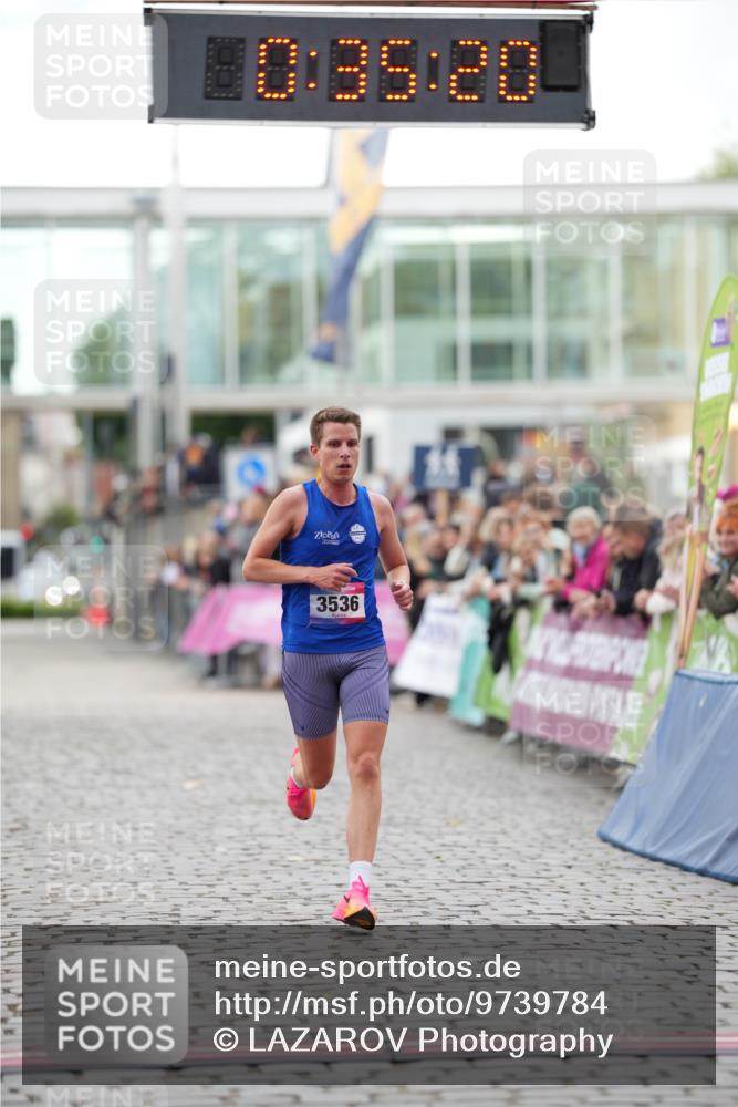 12.06.2026 - Holstenköstenlauf LAZAROV Photography http://msf.ph/oto/9739784 12.06.2026 19:35:20 Laufen 3536, 3633 meine-sportfotos.de