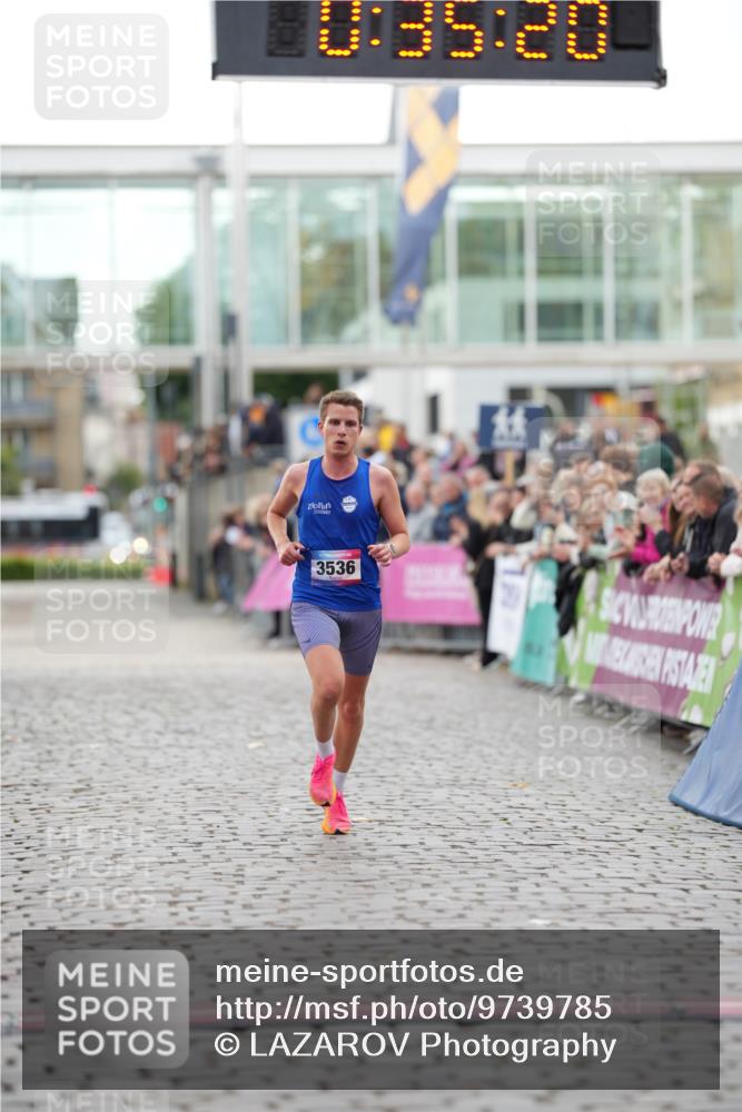 12.06.2026 - Holstenköstenlauf LAZAROV Photography http://msf.ph/oto/9739785 12.06.2026 19:35:19 Laufen 3536, 3633 meine-sportfotos.de