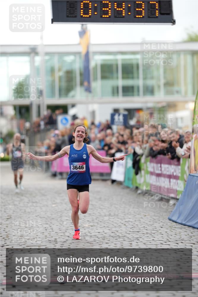 12.06.2026 - Holstenköstenlauf LAZAROV Photography http://msf.ph/oto/9739800 12.06.2026 19:34:36 Laufen 3646, 4821 meine-sportfotos.de
