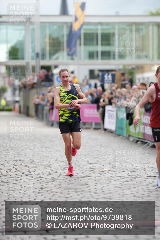 12.06.2026 - Holstenköstenlauf LAZAROV Photography http://msf.ph/oto/9739818 12.06.2026 19:31:54 Laufen 4664, 4800 meine-sportfotos.de