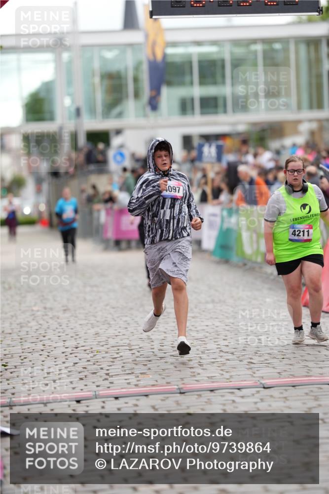 12.06.2026 - Holstenköstenlauf LAZAROV Photography http://msf.ph/oto/9739864 12.06.2026 18:15:19 Laufen 4097, 4211 meine-sportfotos.de