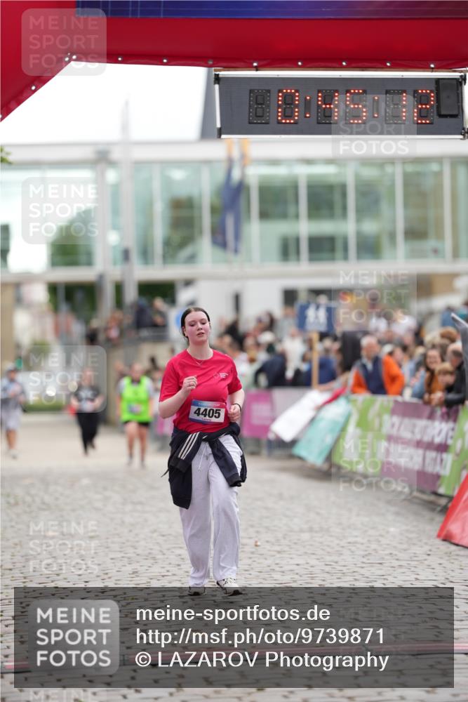 12.06.2026 - Holstenköstenlauf LAZAROV Photography http://msf.ph/oto/9739871 12.06.2026 18:15:10 Laufen 4330, 4405 meine-sportfotos.de