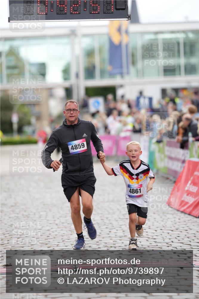 12.06.2026 - Holstenköstenlauf LAZAROV Photography http://msf.ph/oto/9739897 12.06.2026 18:12:55 Laufen 4859, 4861 meine-sportfotos.de