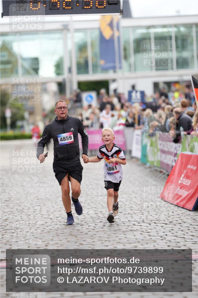 12.06.2026 - Holstenköstenlauf LAZAROV Photography http://msf.ph/oto/9739899 12.06.2026 18:12:54 Laufen 4859, 4861 meine-sportfotos.de