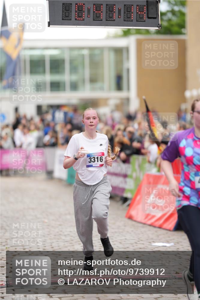 12.06.2026 - Holstenköstenlauf LAZAROV Photography http://msf.ph/oto/9739912 12.06.2026 18:11:12 Laufen 3316, 3765, 4209, 4477 meine-sportfotos.de